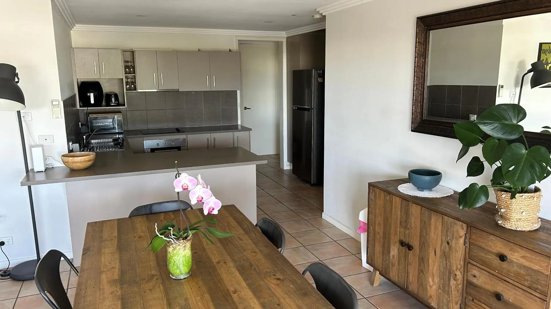 Large Apartment , Close To Beach Alexandra Headland
